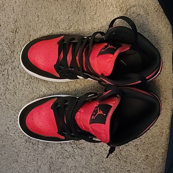 Jordan 1 mid size 7Y (GS) - Picture 4 of 7